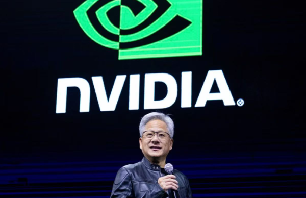 天猫配资 美媒揭H20芯片解禁幕后：黄仁勋赴白宫向特朗普力陈“放弃中国市场是严重错误”